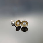 EG03773 Gold and Pearls stud earrings