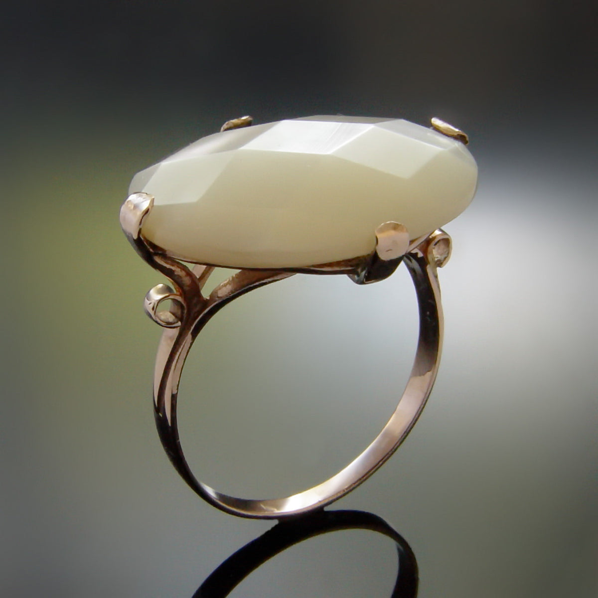 RG1216 Large Mother of Pearls gold ring