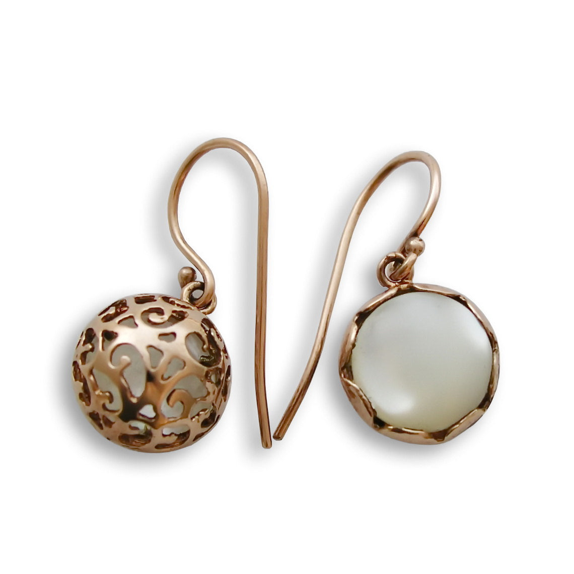 EG7803-4 Round gold and Shell filigree earrings