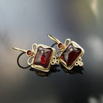 EG7811-2 Square Garnet drop earrings