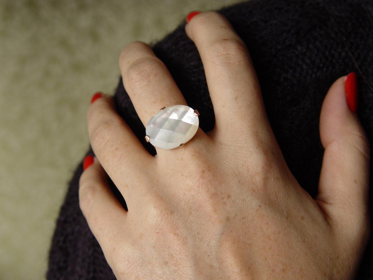 RG1216 Large Mother of Pearls gold ring