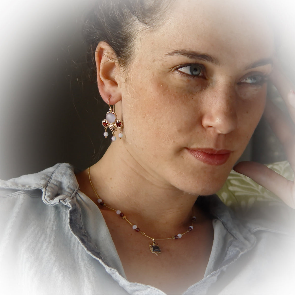 EG0708 Gemstones chandelier gold earrings