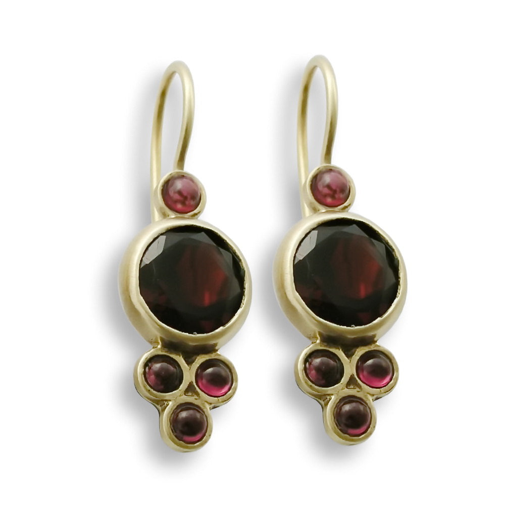 EG0731T-1 Classic Garnet gold drop earrings