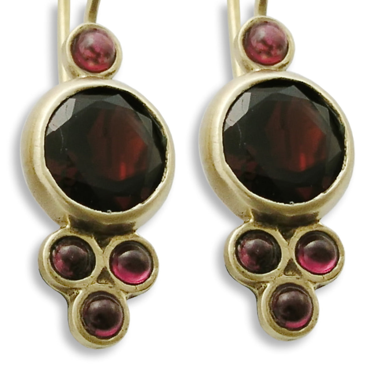 EG0731T-1 Classic Garnet gold drop earrings