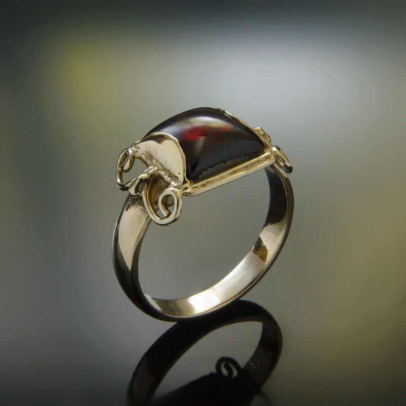 RG1401-3 Gold Victorian ring with Garnet