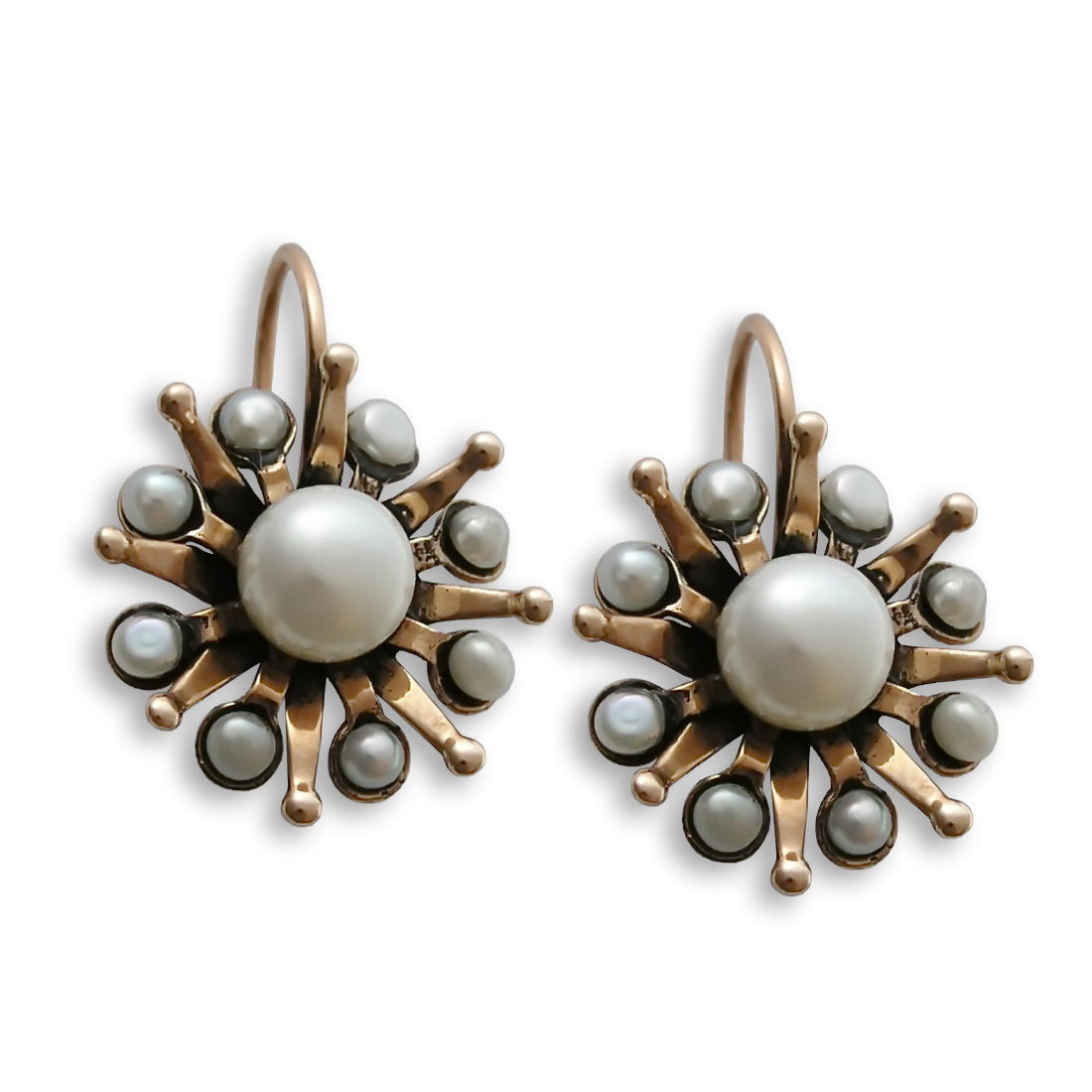 EG7701 Gold flower earrings with pearls