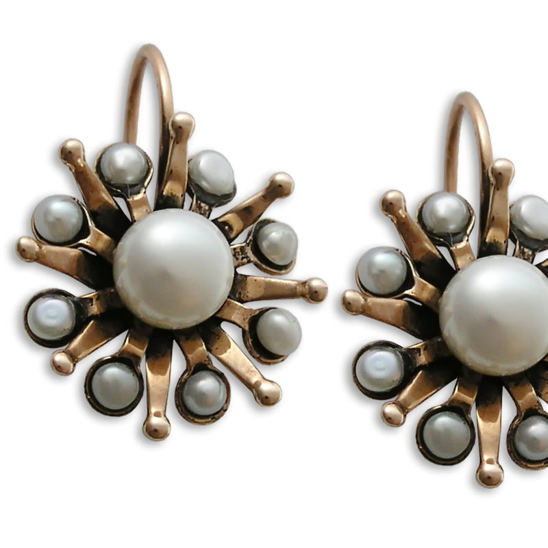 EG7701 Gold flower earrings with pearls