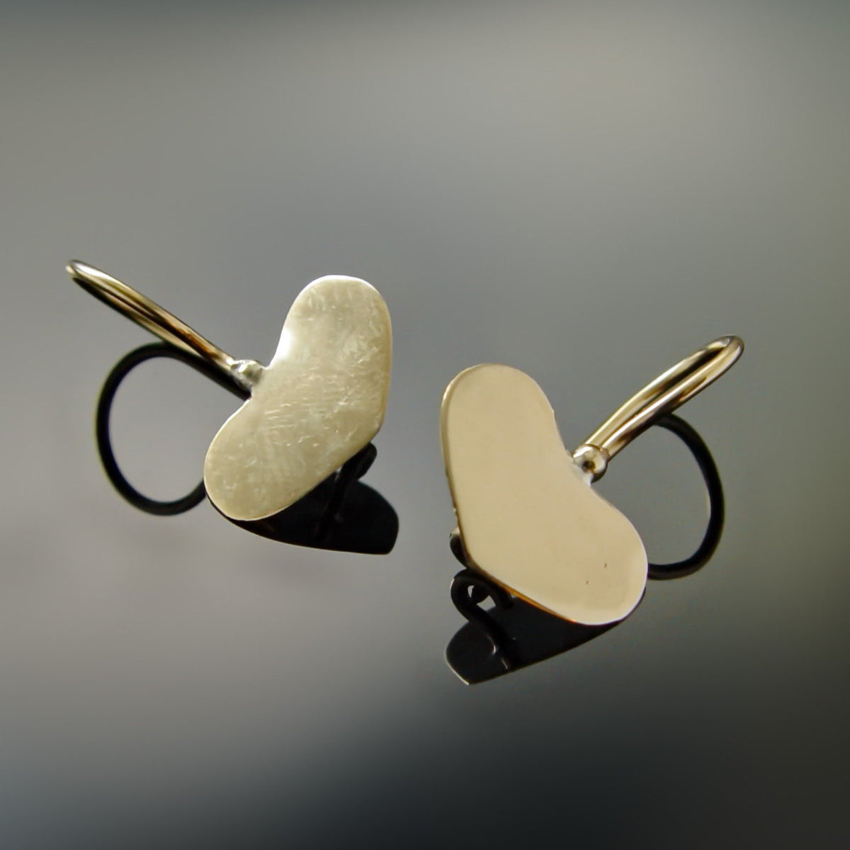 EG2210 Matte Gold Heart earrings