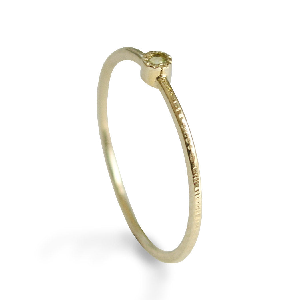 RG1802-3 Tiny gold Peridot ring