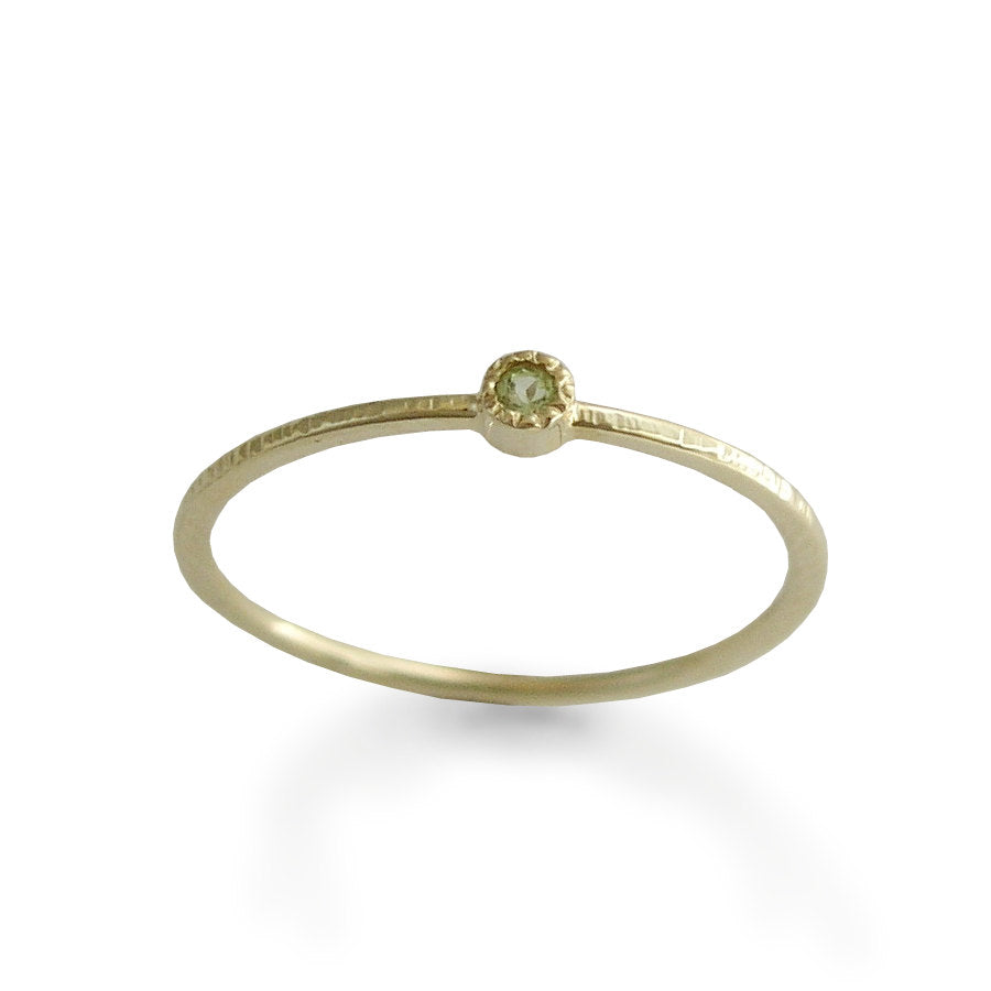 RG1802-3 Tiny gold Peridot ring