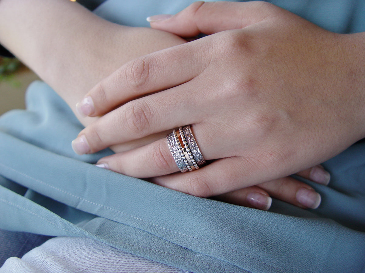 R1793 Dots spinner silver ring with hammered gold