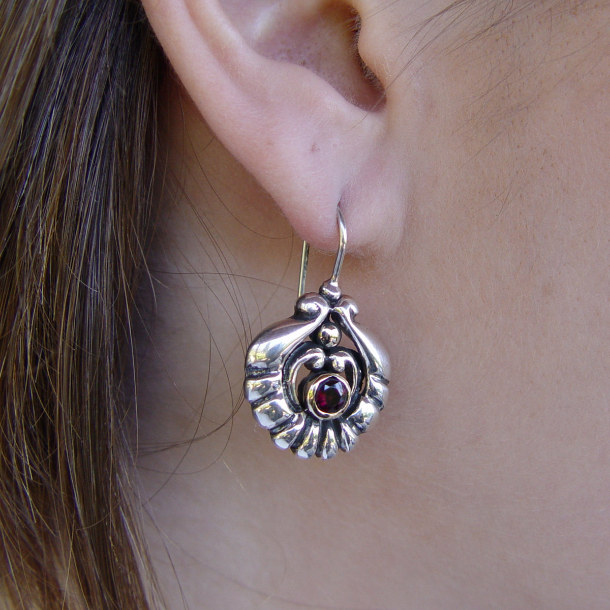 E0334 Two tone Garnet drop earrings