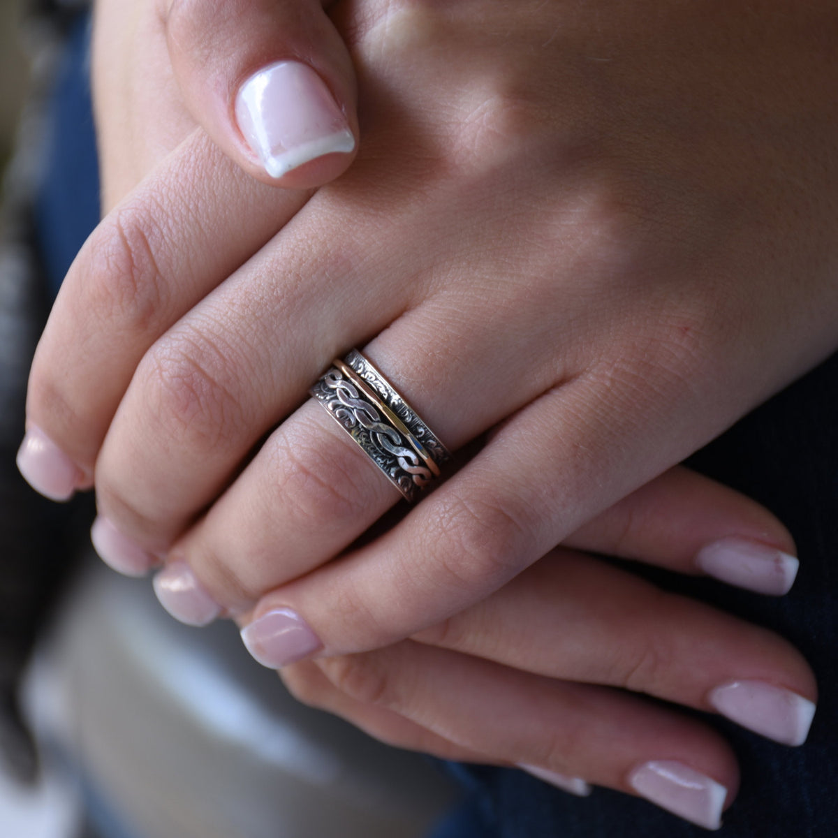 R1733B Braided silver band with gold spinner