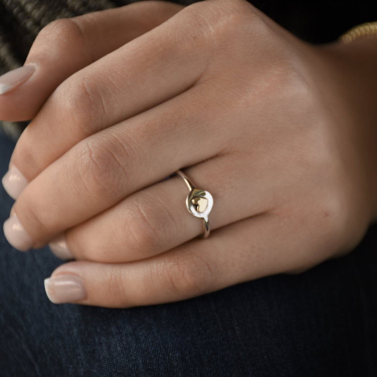 R1787B Dainty heart ring