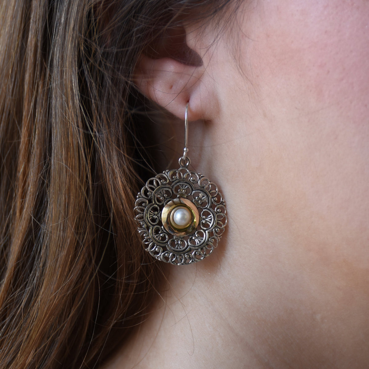 E2126G Two Tone Lace Earrings with Pearls