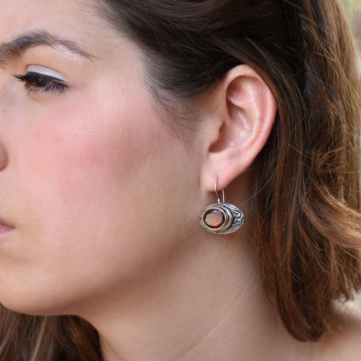 E0309 Oval Garnet filigree earrings