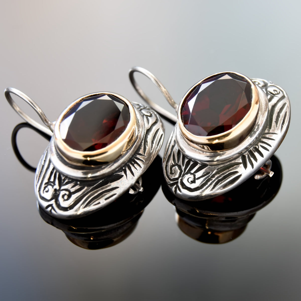 E0309 Oval Garnet filigree earrings