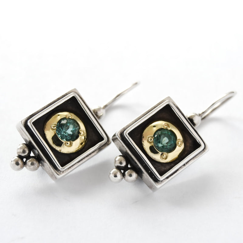 E0266X Green Quetz square earrings