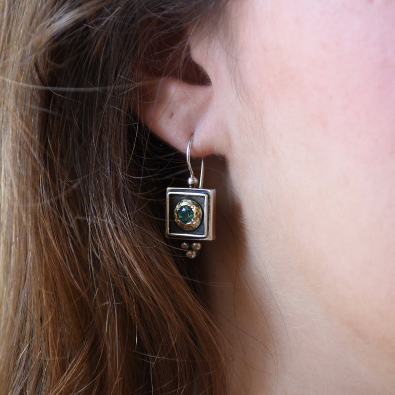 E0266X Green Quetz square earrings