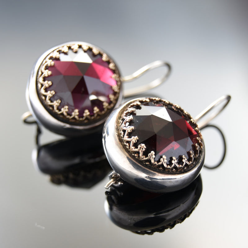 E7724 Victorian Crown Garnet earrings