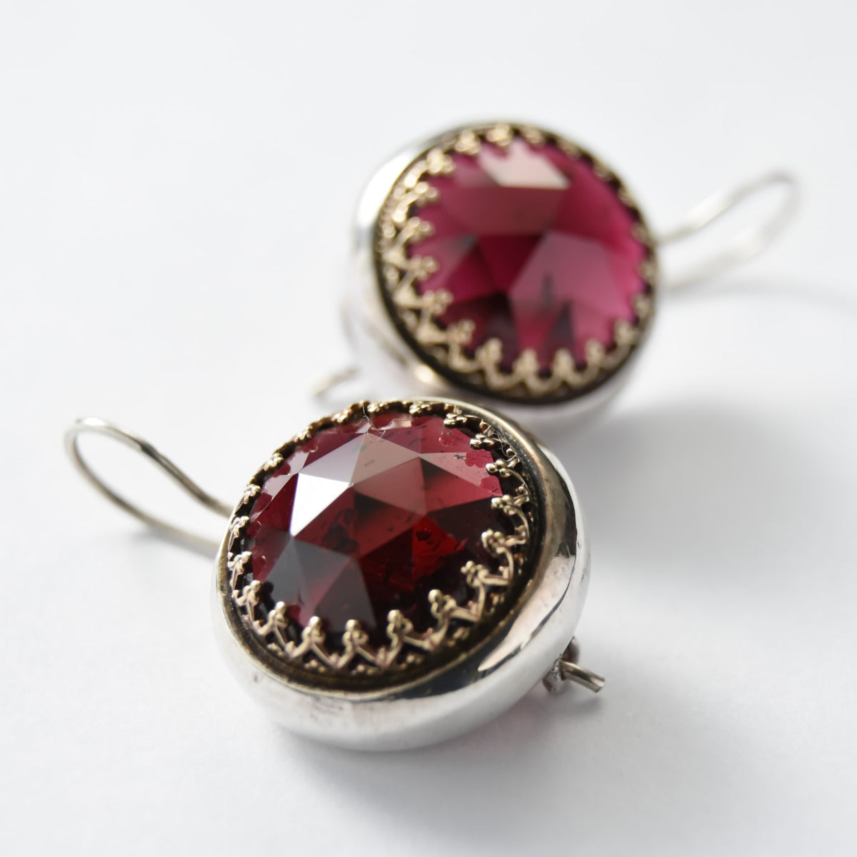 E7724 Victorian Crown Garnet earrings