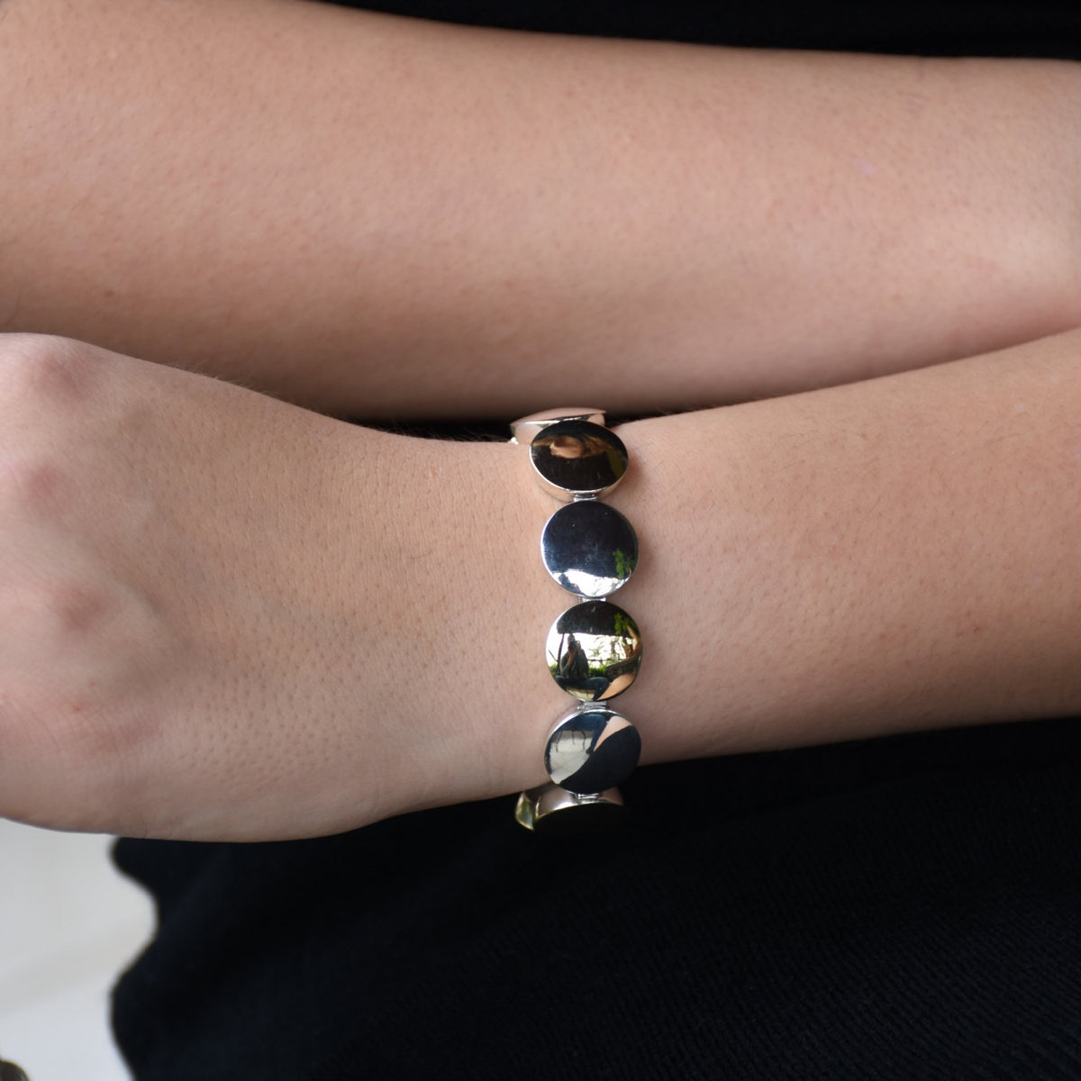 B0672 Round links two tone bracelet