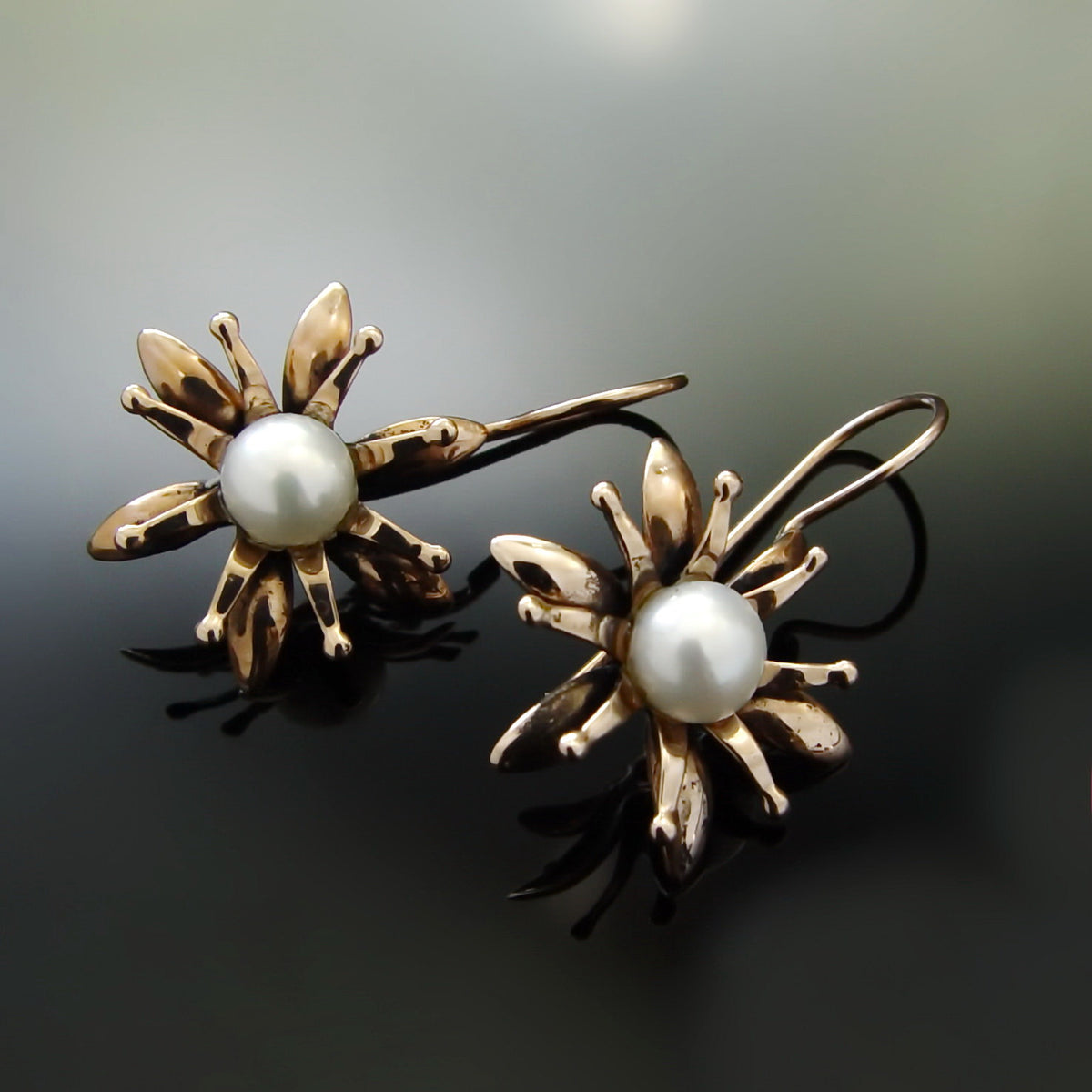 EG0798 Flower Gold and Pearls earrings