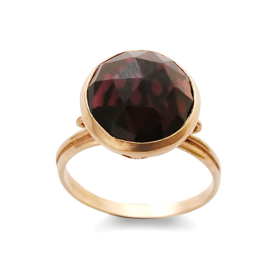 RG1501 Gold Victorian Ring with Garnet