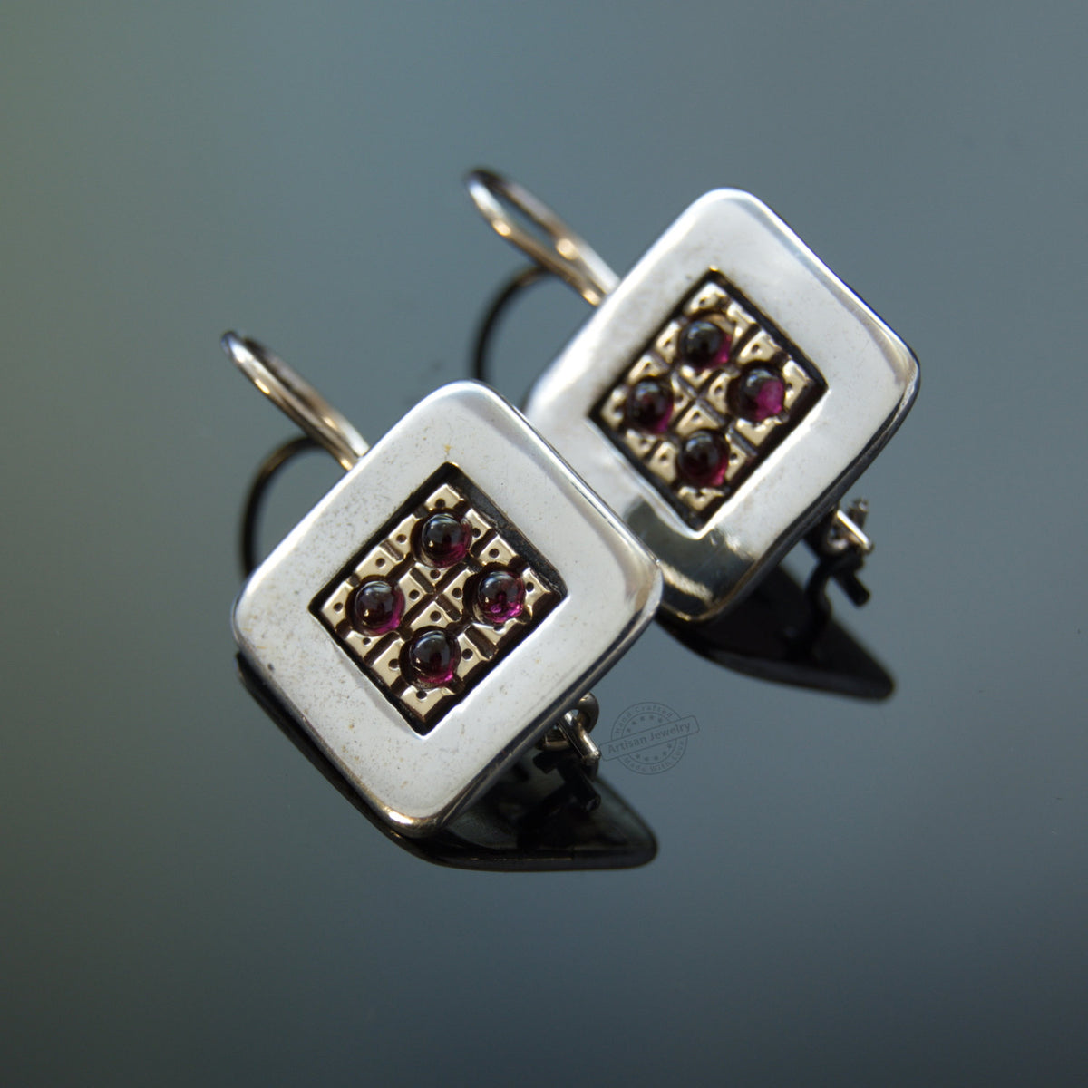 E2008 Yemenite Garnet stones earrings