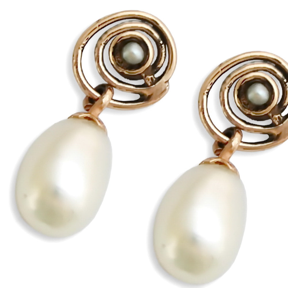 EG7769B Dangle Pearl and gold earrings with spiral motif