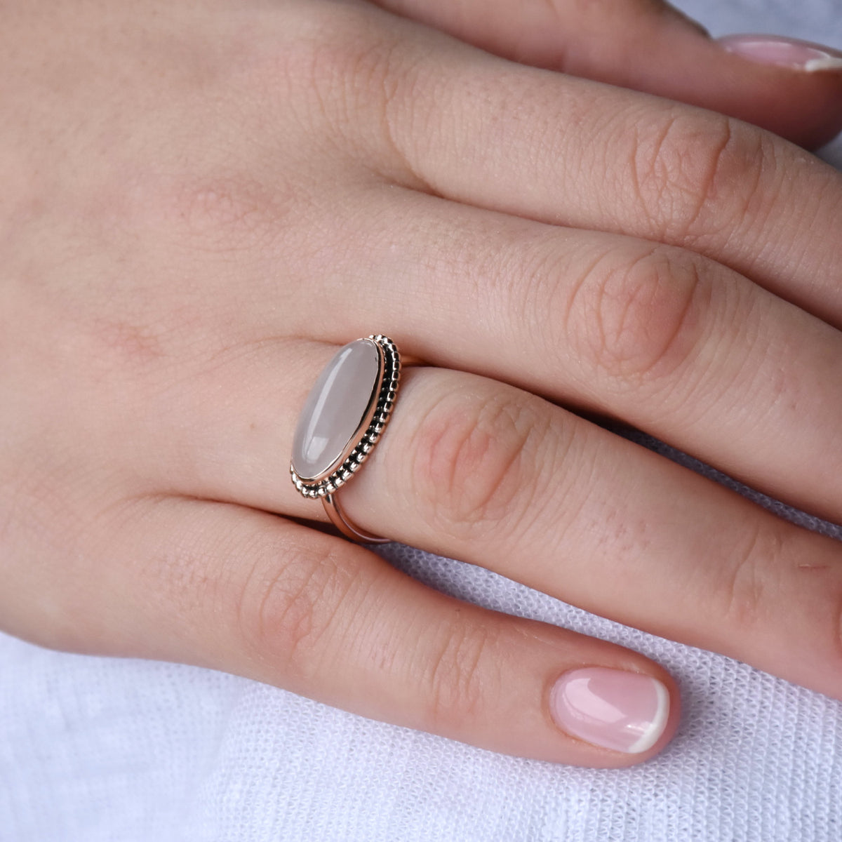 RG1810 Oval Rose Quartz dotted ring