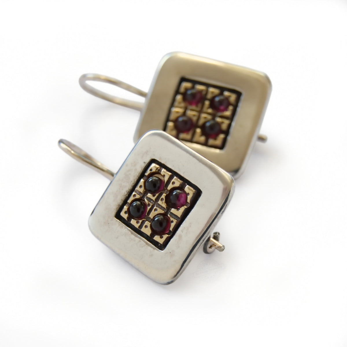 E2008 Yemenite Garnet stones earrings