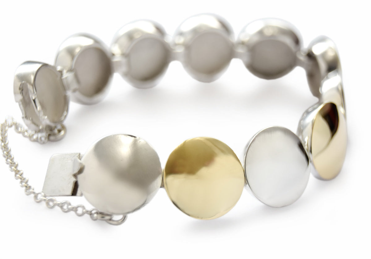 B0672 Round links two tone bracelet