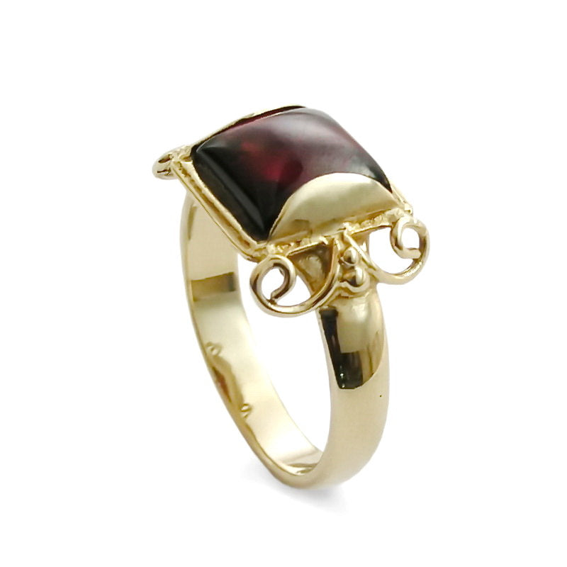 RG1401-3 Gold Victorian ring with Garnet