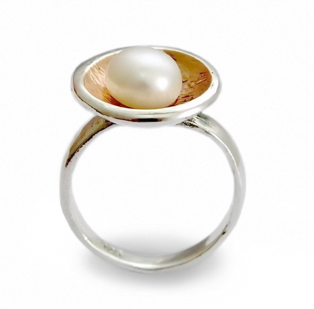 R1557B Pearl in a nest ring