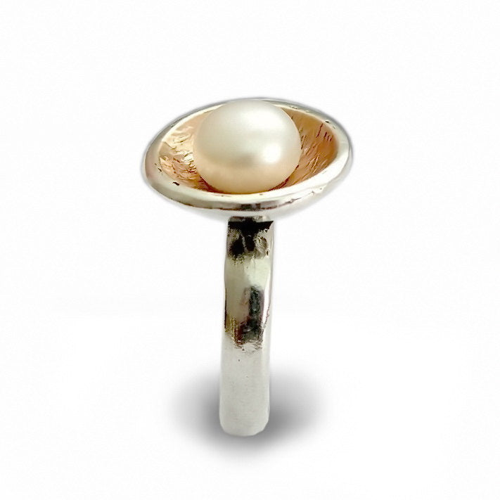 R1557B Pearl in a nest ring