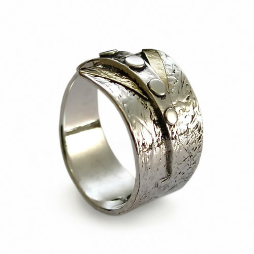 R1661 Asymmetrical rivet ring